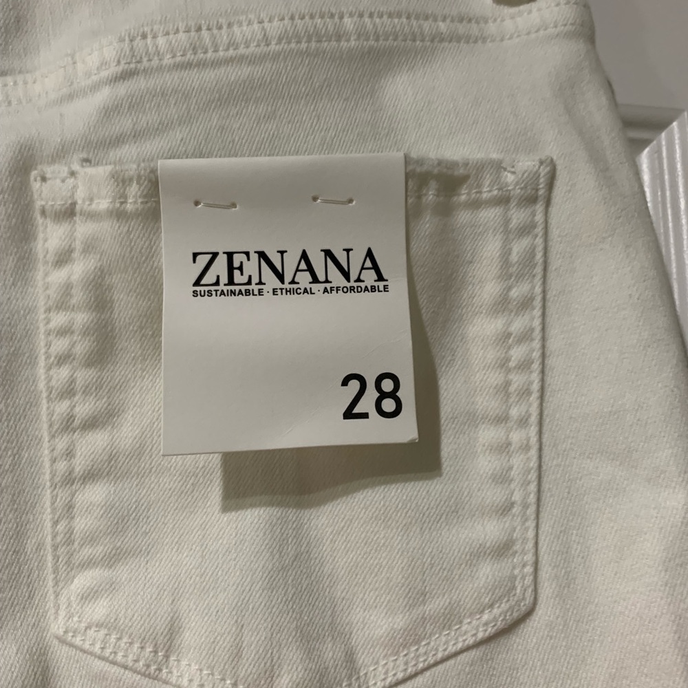 White Distressed Straight Leg Jeans Size 28 Mid Rise Raw Hem NWT - Picture 8 of 11